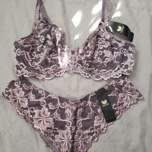 Wacoal Lost In Lace Bra and Wacoal Underwear Set